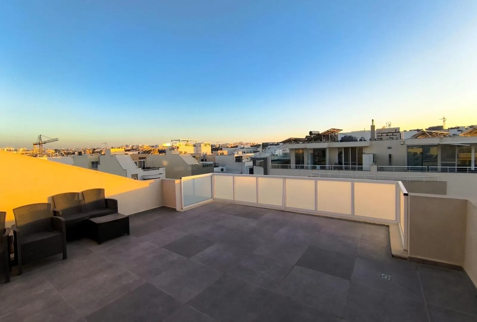 2 Bedroom 2 Bathroom Penthouse Is-Swieqi